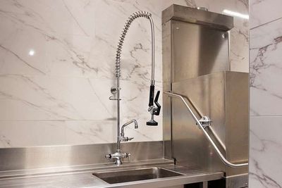 Voorspoeldouche Encore met tussenkraan Voorspoeldouche Encore met tussenkraan