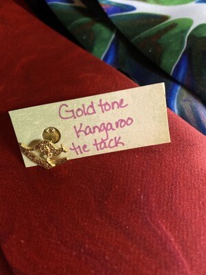 DK Gold Tone Kangaroo Tie Tack