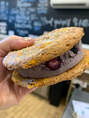 Ice Cream Sammie (Banana Bread) Ice Cream Sammie (Banana Bread)