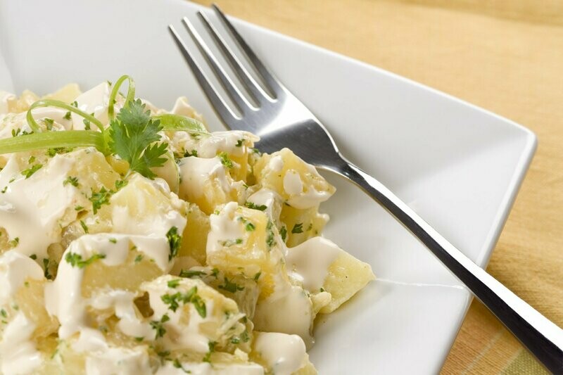 Patatas  tres salsas