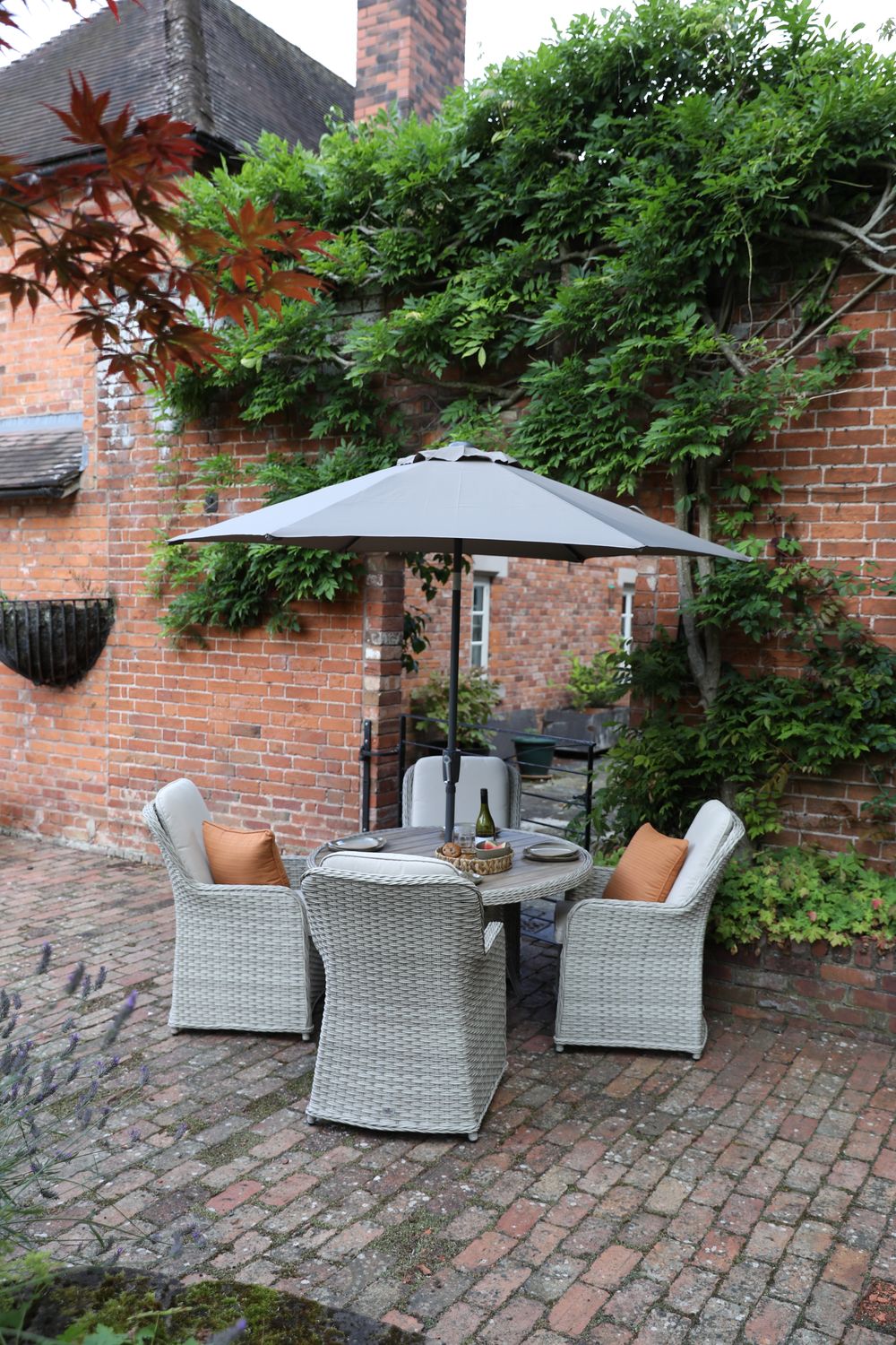 Hemsby 4 Seat 120cm Round Dining Set