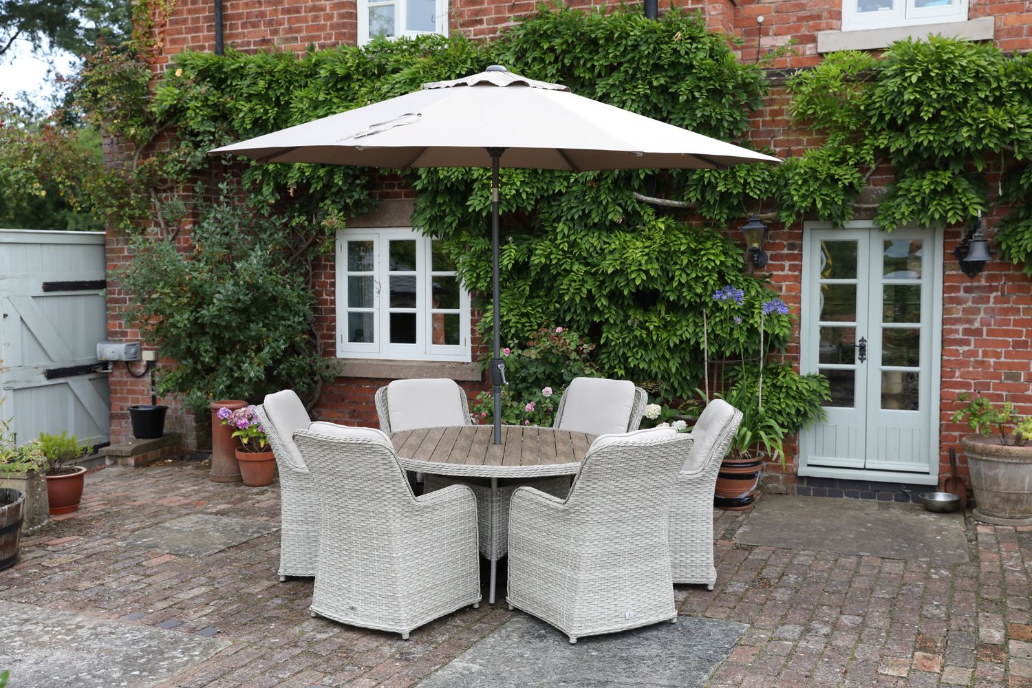 Hemsby 6 Seat 140cm Round Dining Set