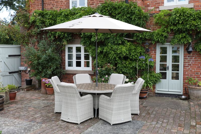 Hemsby 6 Seat 140cm Round Dining Set