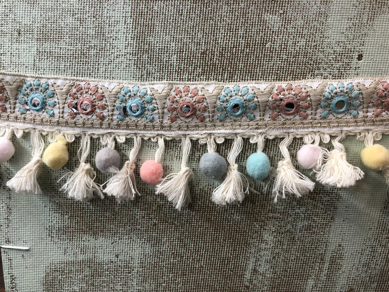 Passamaneria con Specchietti, Nappine e Pompom