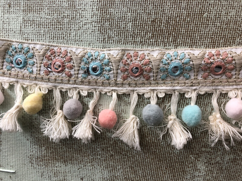 Passamaneria con Specchietti, Nappine e Pompom