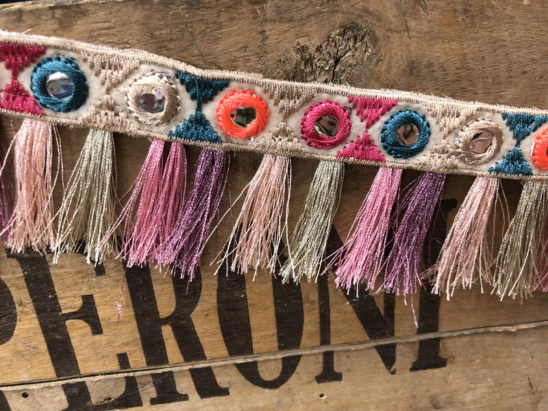 Passamaneria Panna/Rosa con Specchietti e Frange
