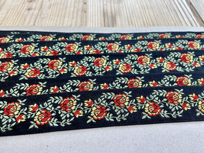 Passamaneria Vintage Base Nera e Rose