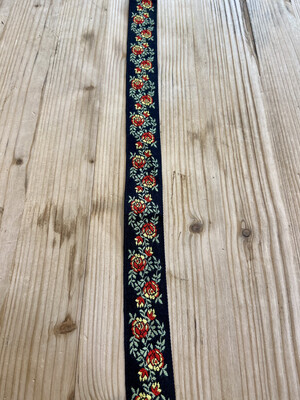 Passamaneria Vintage Base Nera e Rose