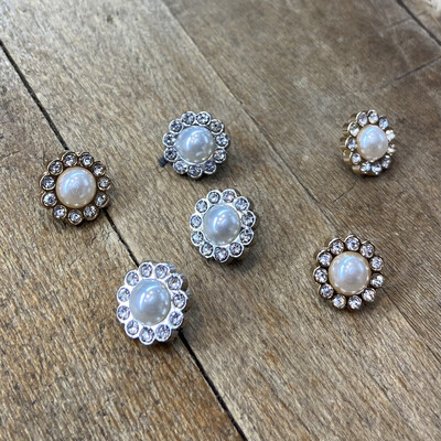Bottone gioiello Fiorellino perla e strass