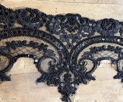 Pizzo con Perline e Paillettes 18 cm