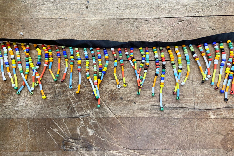 Passamaneria Bordo Raso e Frangia di Perline Multicolor