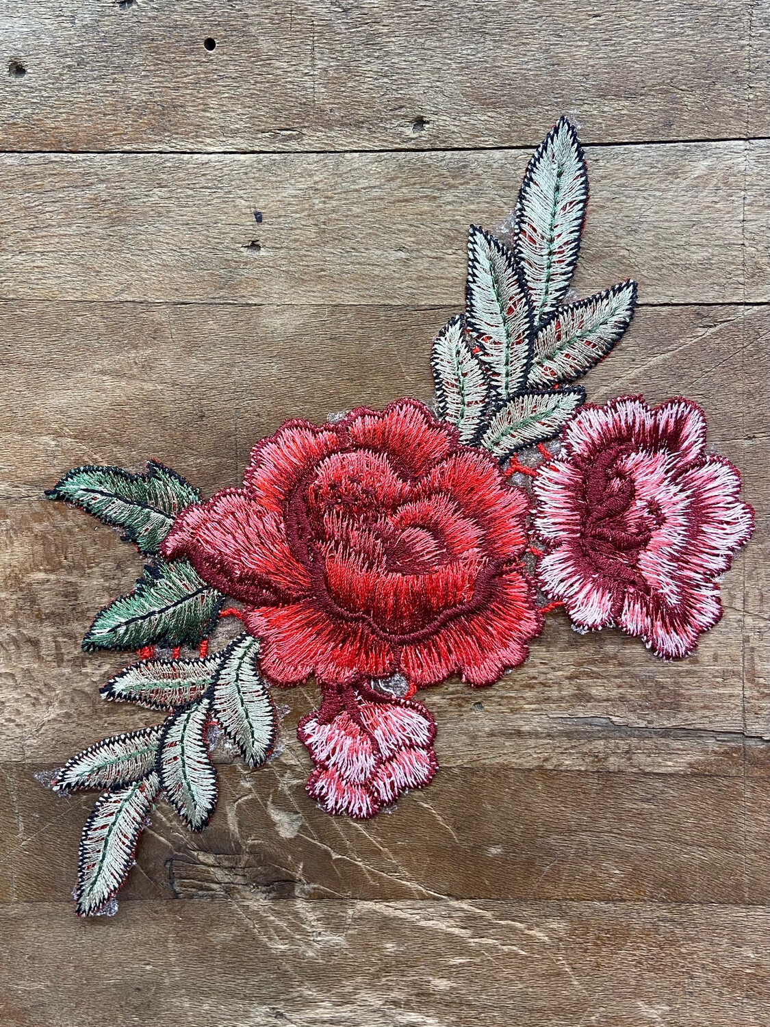 Applicazione Ramage Rosa Ricamata