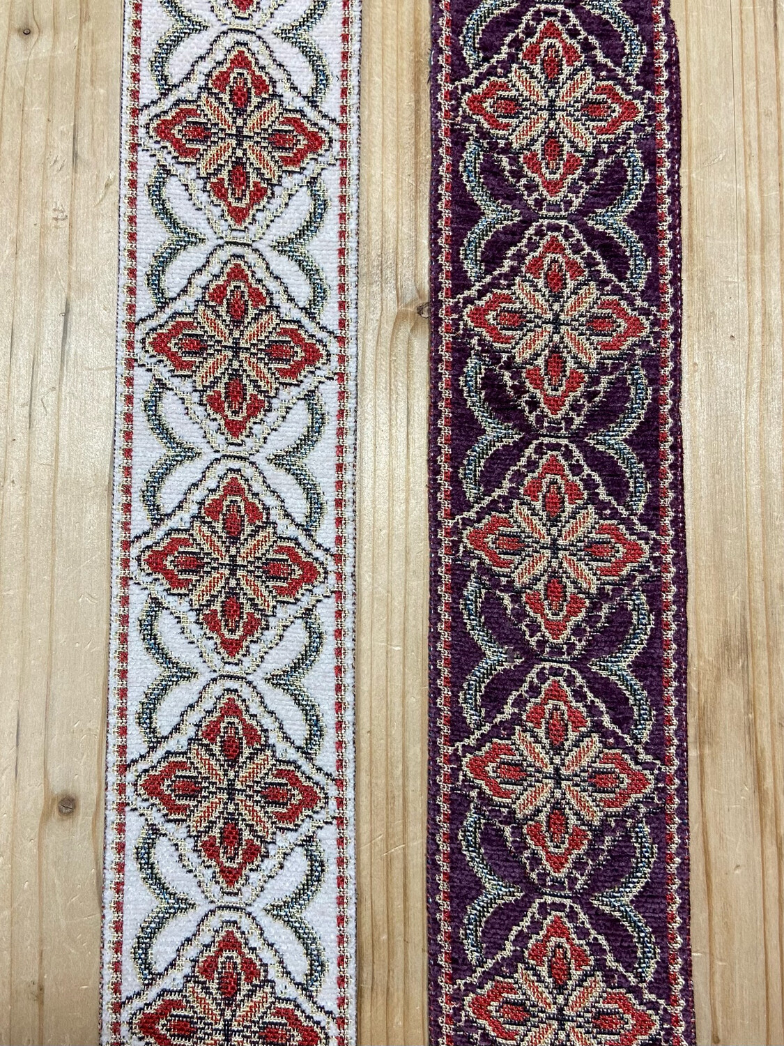 Bordo Ricamato Tapisserie
