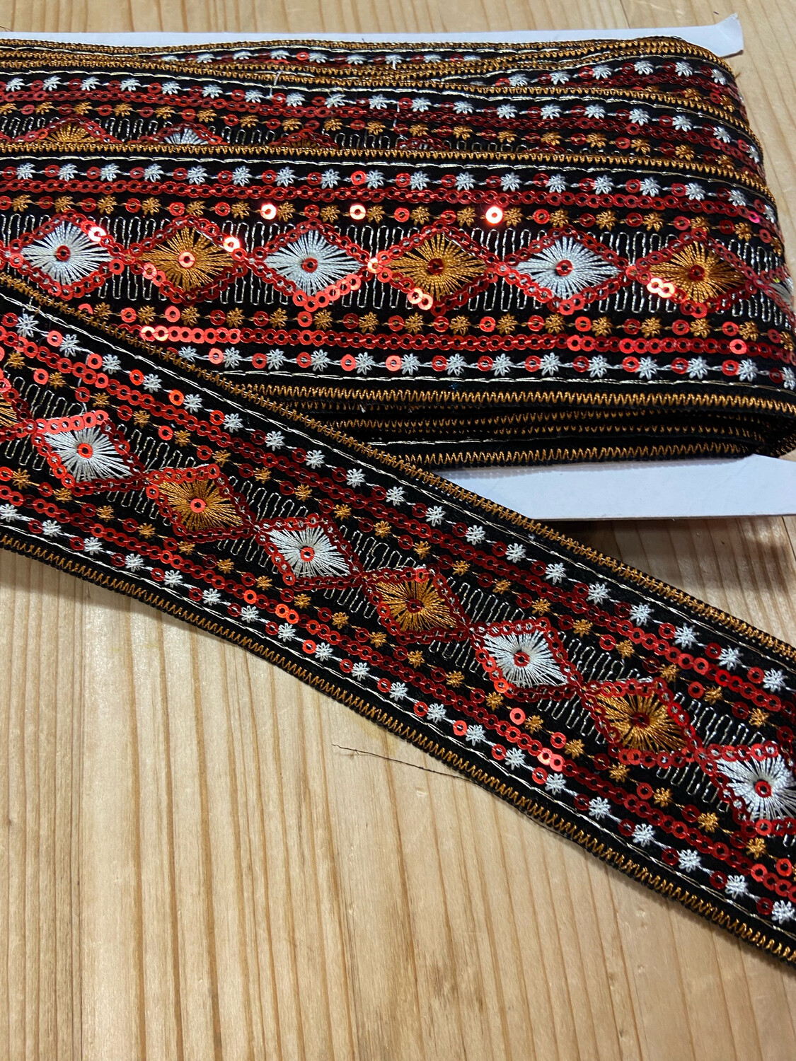 Bordo Ricami e Paillettes Rombi