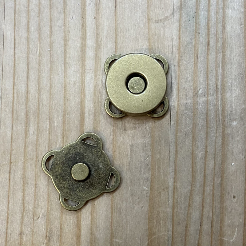 Bottone Automatico Magnetico quattro fori