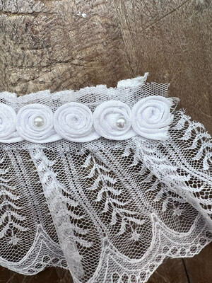 Pizzo Valencienne Arricciato con Roselline e Perline
