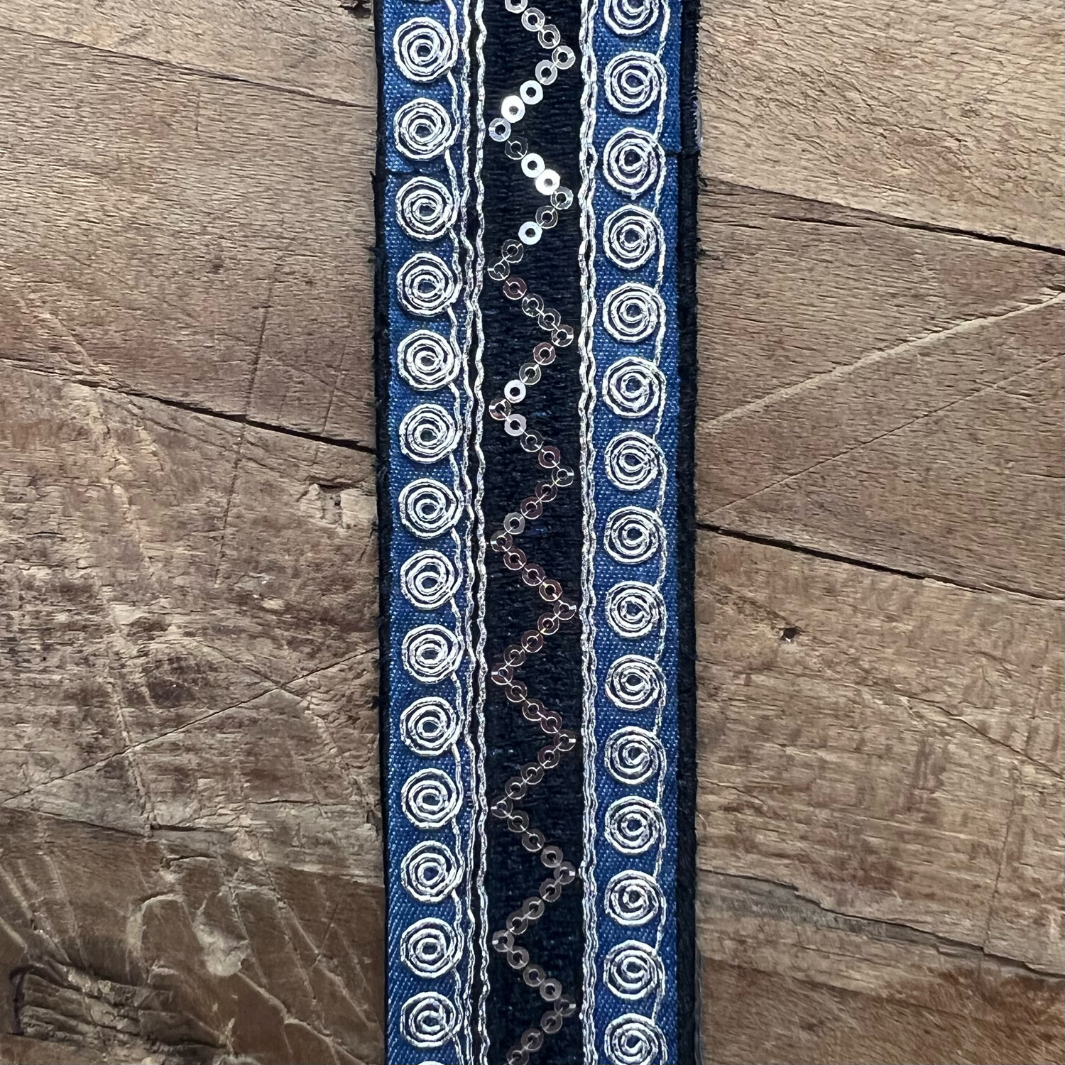 Bordo Ricamato Jeans e Paillettes