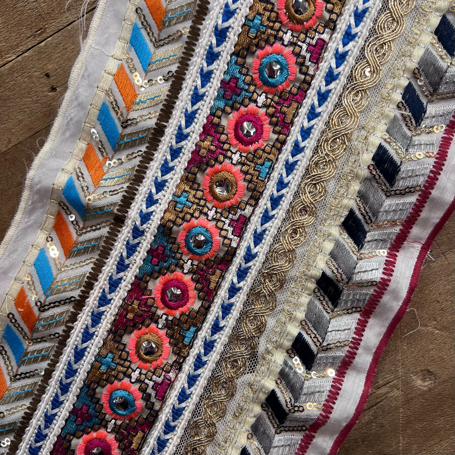 Bordo Alto Gipsy Panna con specchietti