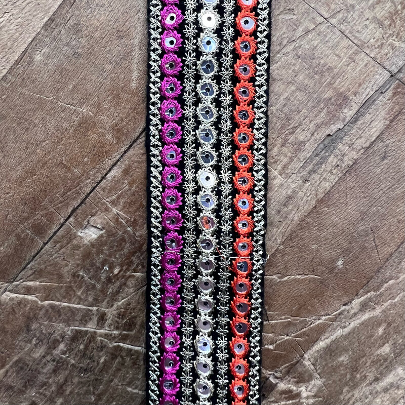 Bordo Ricamato tricolore con paillettes e specchietti