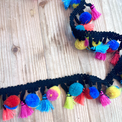 Passamaneria Pompom  multicolor e nappine