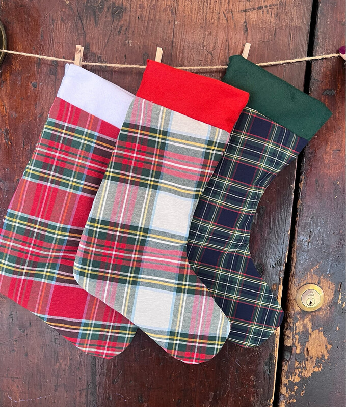 Calza Befana Tartan Rosso con Ricamo Personalizzato