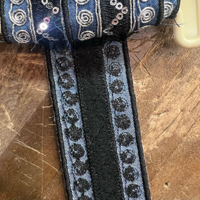 Bordo Ricamato Jeans e Paillettes