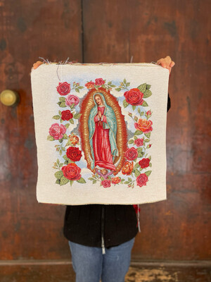 Gobelin Guadalupe fondo panna con rose 50X50 cm