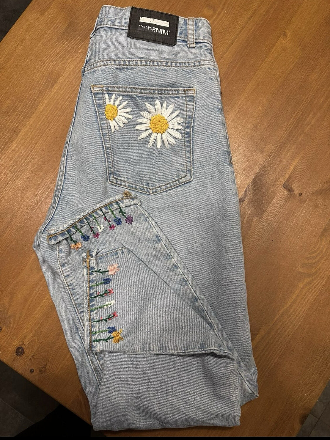 Ricamo Principianti: Ricamo Fiori e Cuori su Denim Ricamo Principianti: Ricamo Fiori e Cuori su Denim