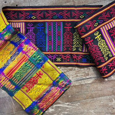 Bordo Thai Base Nera e Disegni Multicolor