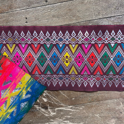 Bordo Thai Base Bordeaux e Rombi Multicolor
