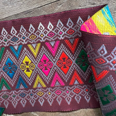 Bordo Thai Base Bordeaux e Rombi Multicolor