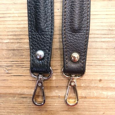 Manico in vera pelle con Moschettone