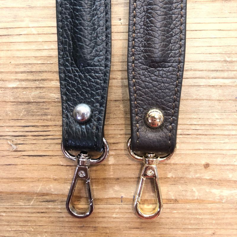 Manico in vera pelle con Moschettone