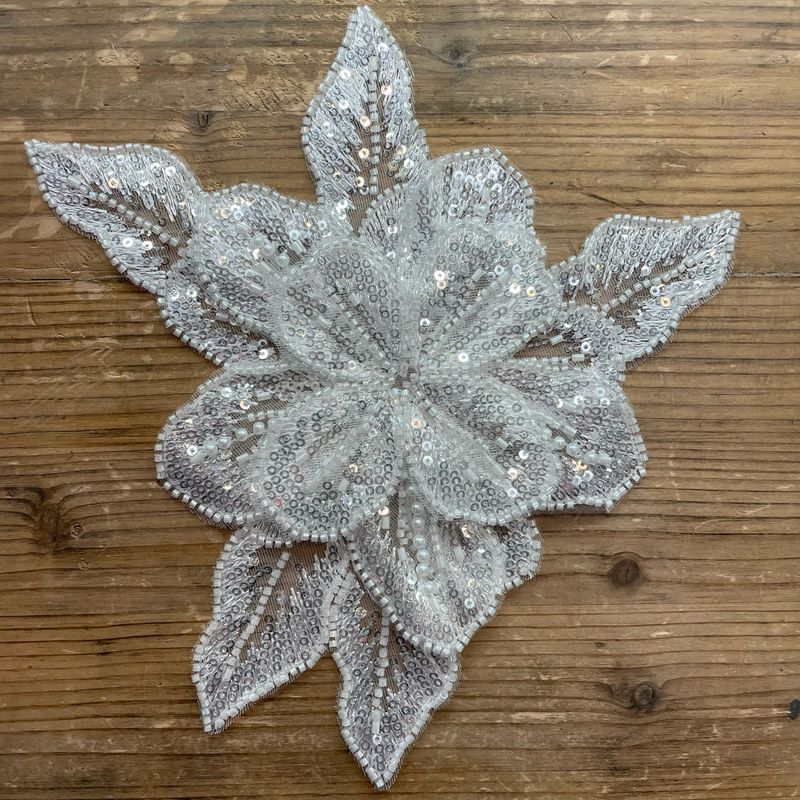 Applicazione Fiore con pizzo e strass