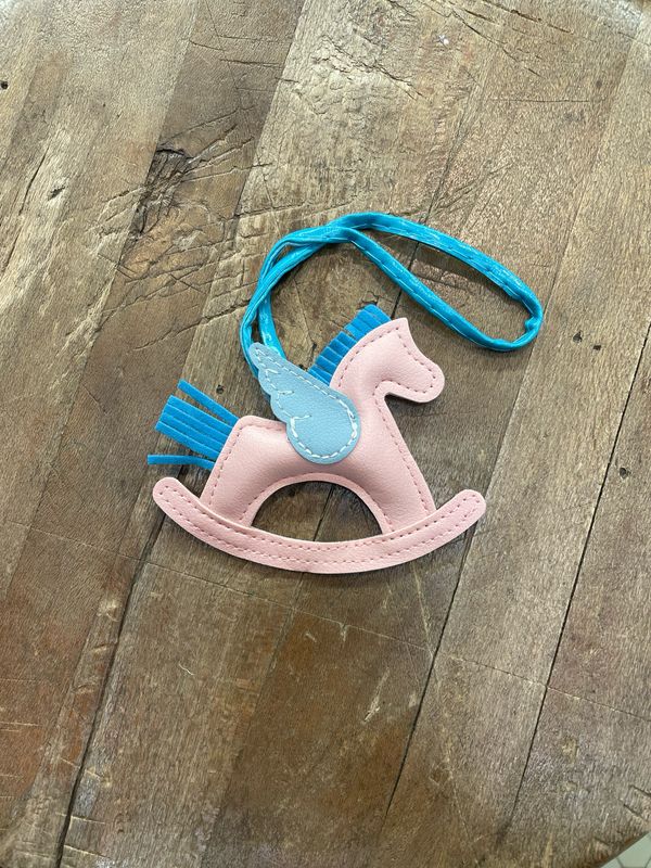 Charm Portachiavi Cavallino Rosa e Turchese