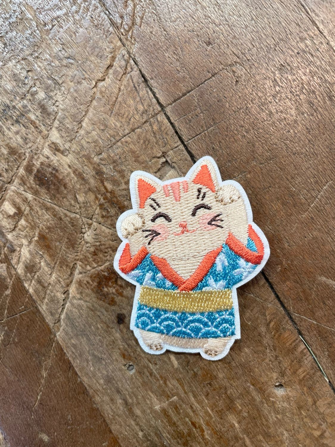 Applicazione Gatto Portafortuna con Kimono