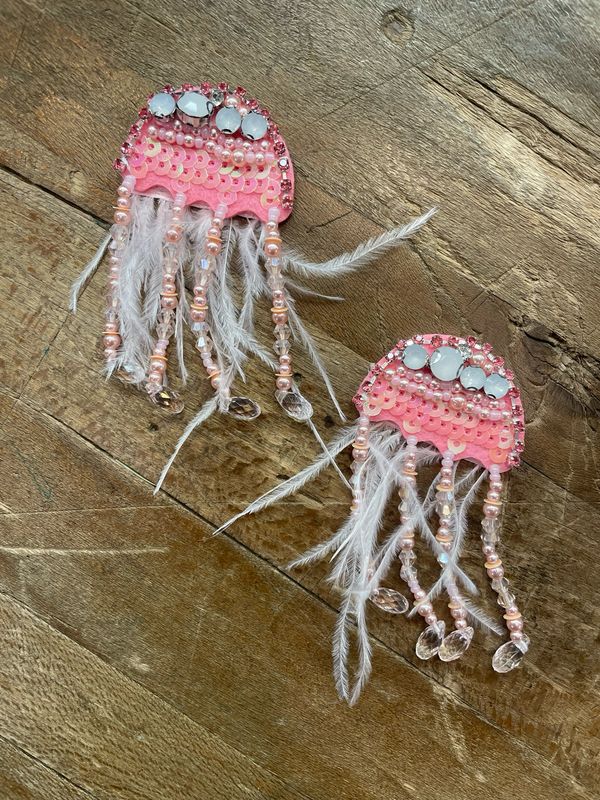 Applicazione Medusa con perline e piume Rosa