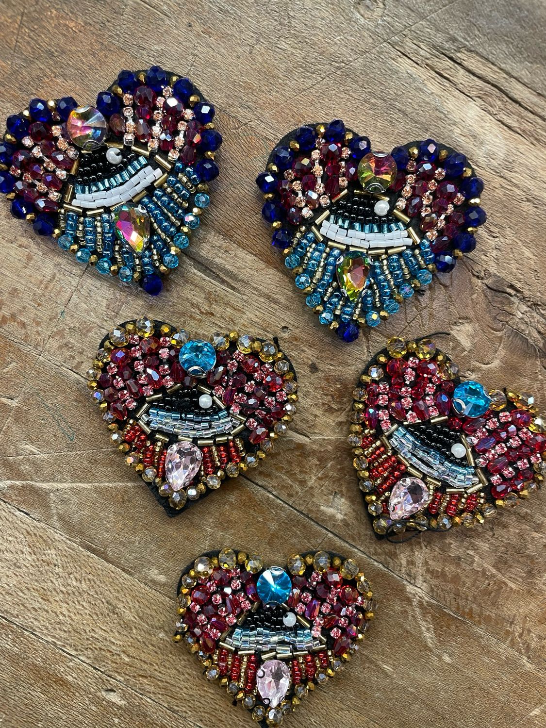 Applicazione Cuore e Occhio Con Strass Centrale Rosa