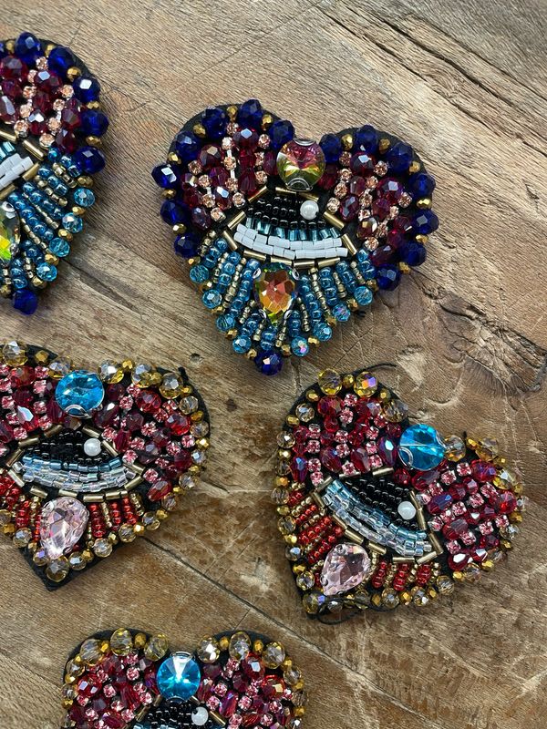 Applicazione Cuore e Occhio Con Strass Centrale Rosa