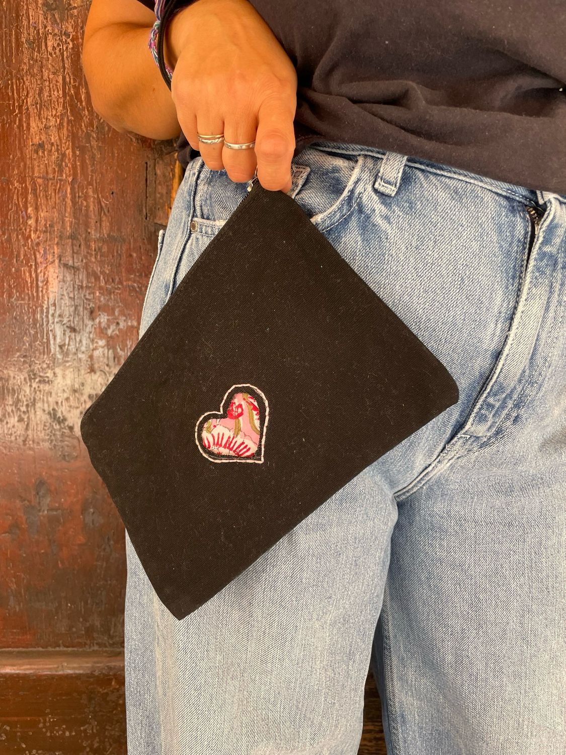 Ricamo Creativo Base: Ricamo Intagliato su Felpa