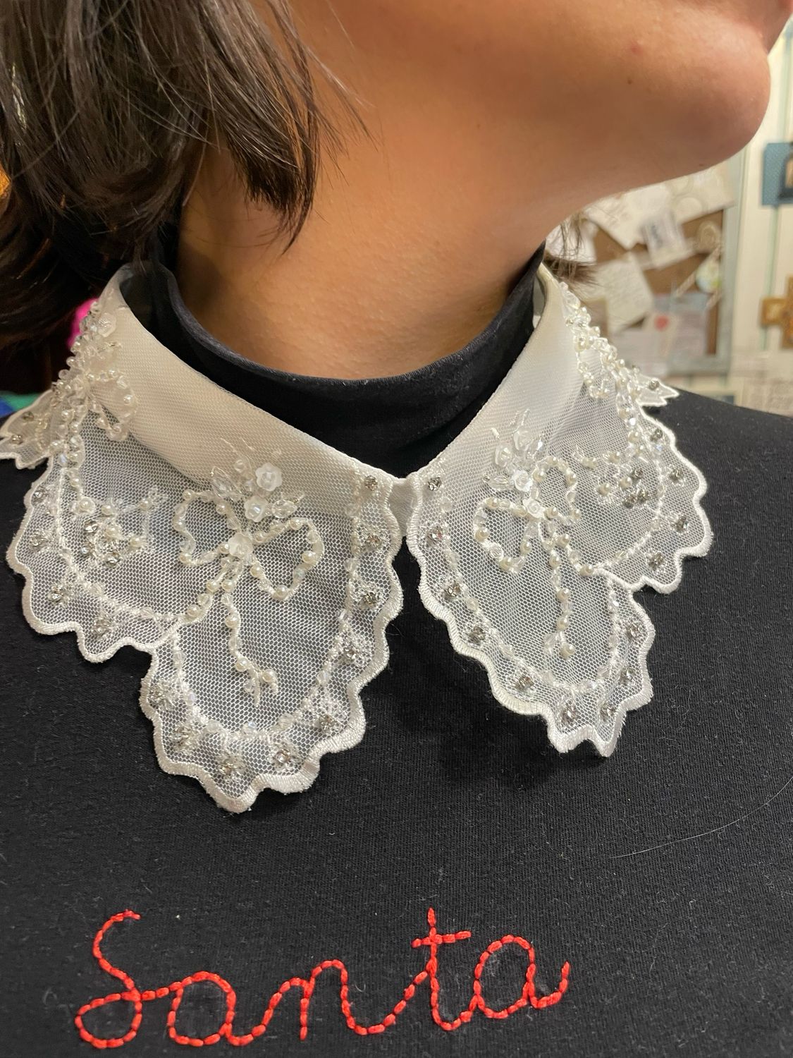 Colletto con perline e strass Colletto con perline e strass