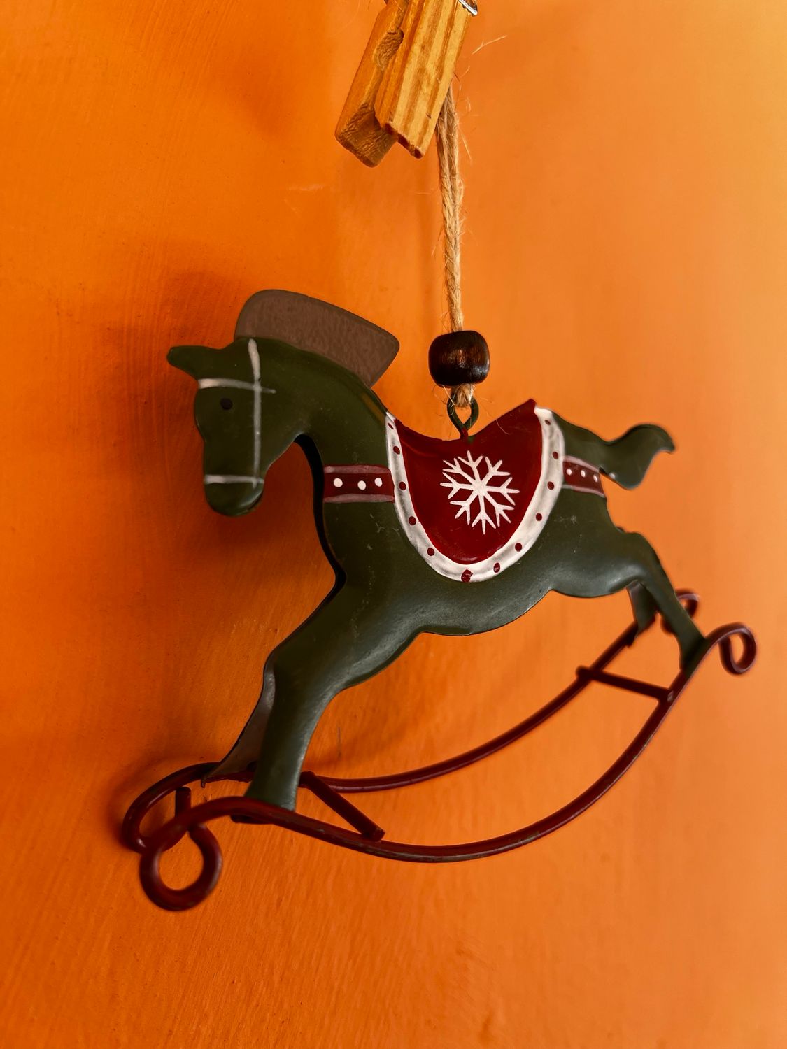 Cavallino a dondolo in Latta Verde