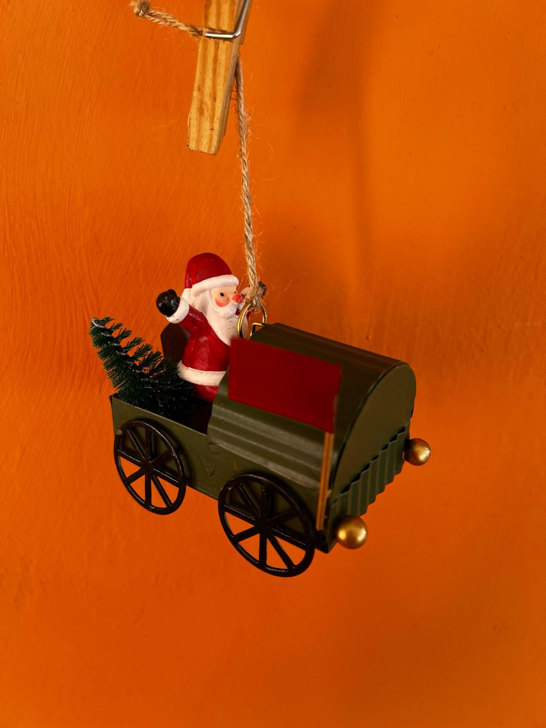 Babbo Natale su Vagone Verde in Latta 3D