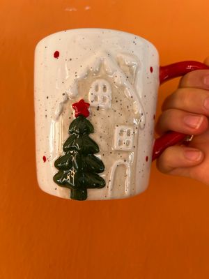 Tazza Natalizia in Ceramica Casetta e Alberino Verde