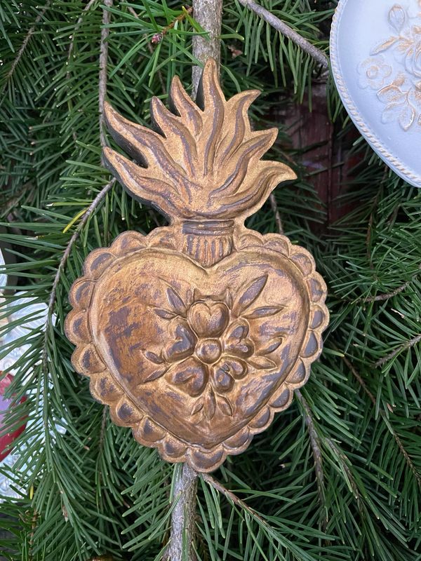 Cuore Sacro Ottone in Resina Cuore Sacro Ottone in Resina