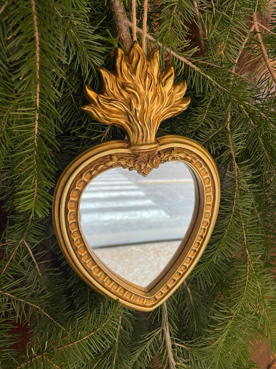 Specchio Cuore Sacro Classico in Resina