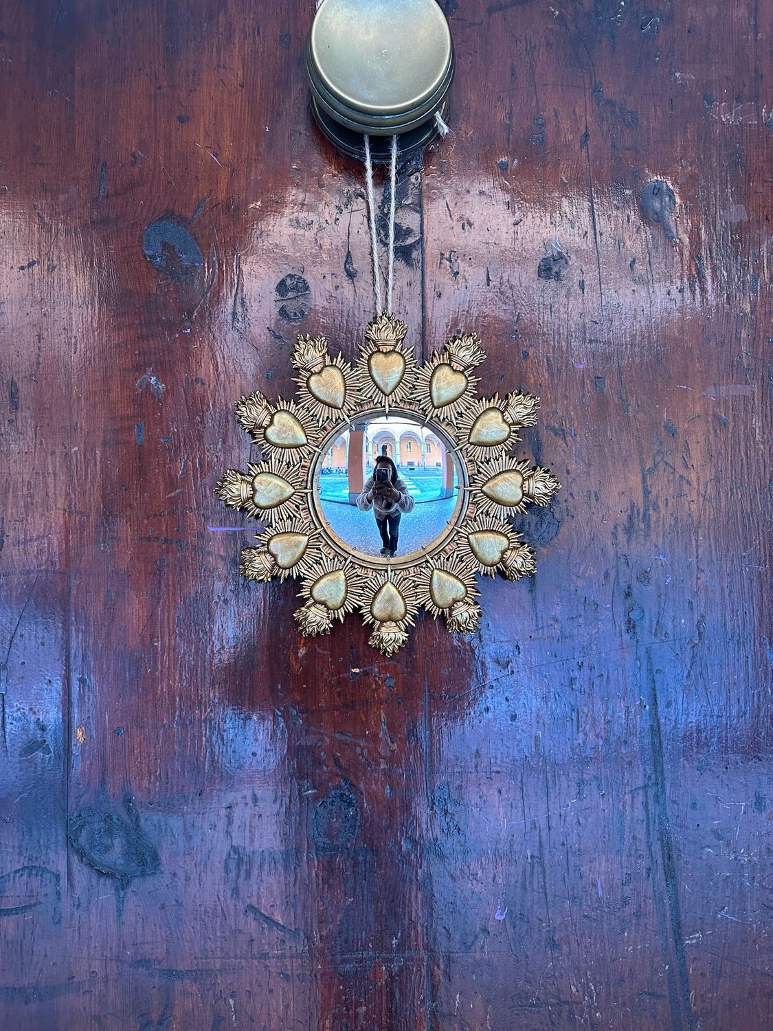 Specchio Cuore Sacro Rose Medio in Resina Specchio Cuore Sacro Rose Medio in Resina