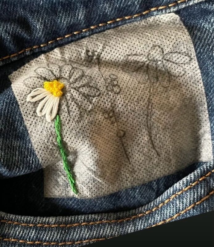 Ricamo Creativo Principianti: Fiori e Cuori su Denim