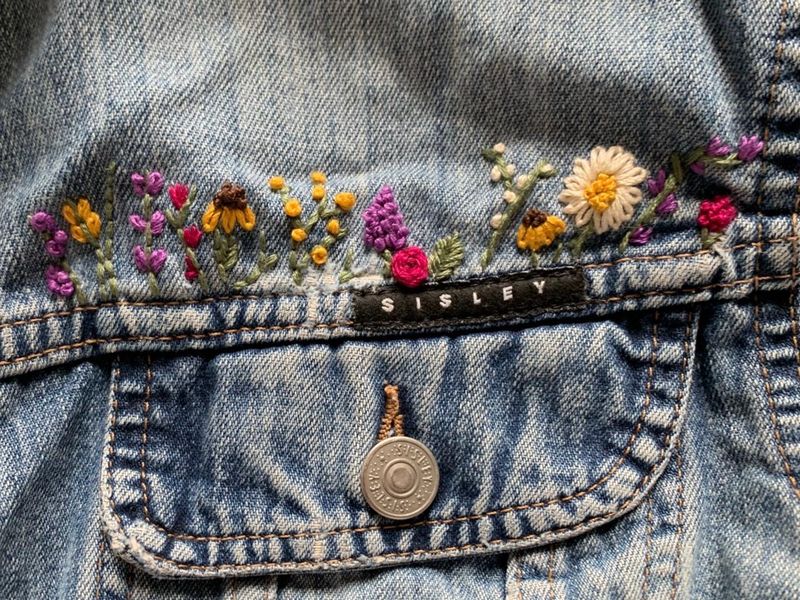 Ricamo Creativo Principianti: Fiori e Cuori su Denim