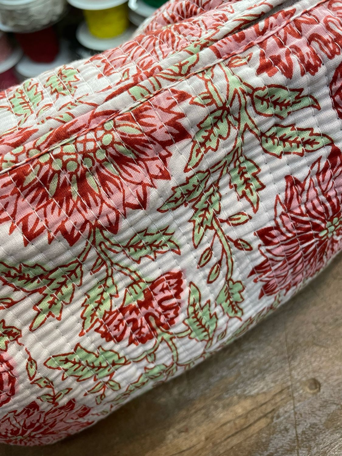 Beauty Indiani Base Bianca e Fiori Rosa